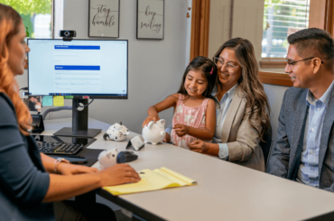 Couple opening a bank account - Retirement as an immigrant