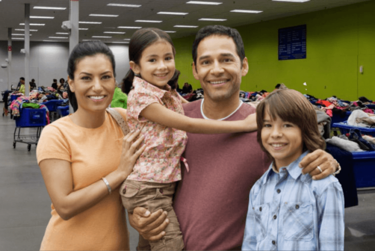 hispanic family smiling - Traveling while undocumented